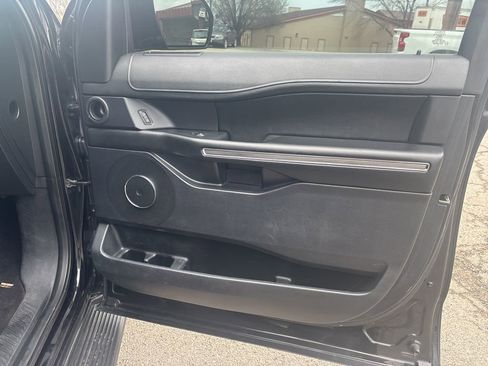 Used 2019 Ford Expedition XLT w/ Equipment Group 201A AWD/4WD image 23