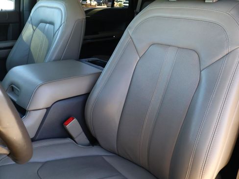 Used 2018 Ford Expedition Limited w/ Equipment Group 301A image 15