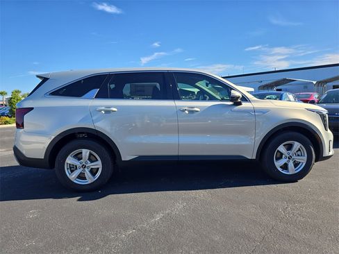 New 2026 Kia Sorento LX image 9
