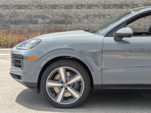 New 2026 Porsche Cayenne E-Hybrid Coupe AWD/4WD image 11