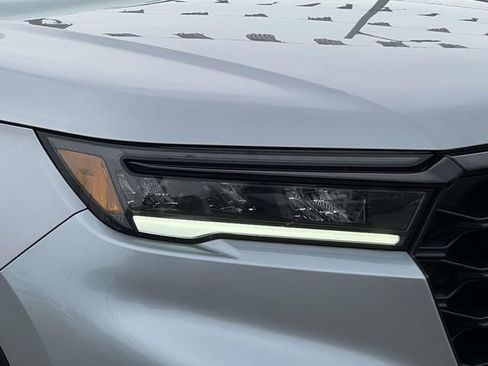 Used 2025 Honda Pilot Sport image 7