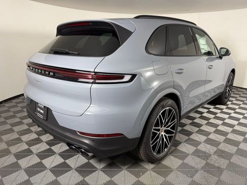 Certified 2025 Porsche Cayenne image 8