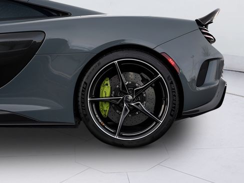 Used 2016 McLaren 675LT Coupe RWD image 32
