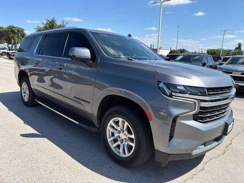 Used 2022 Chevrolet Suburban LT w/ Luxury Package RWD image 1
