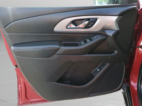 Used 2018 Chevrolet Traverse LT FWD image 19