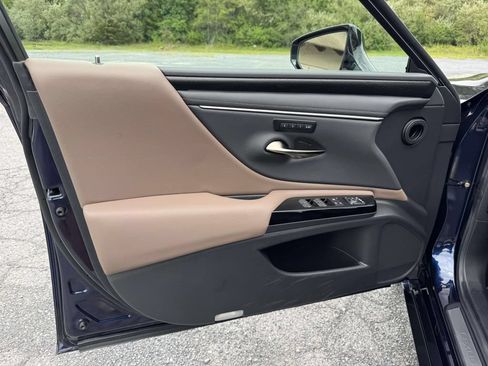 Used 2025 Lexus ES 300h w/ Technology Package FWD image 26