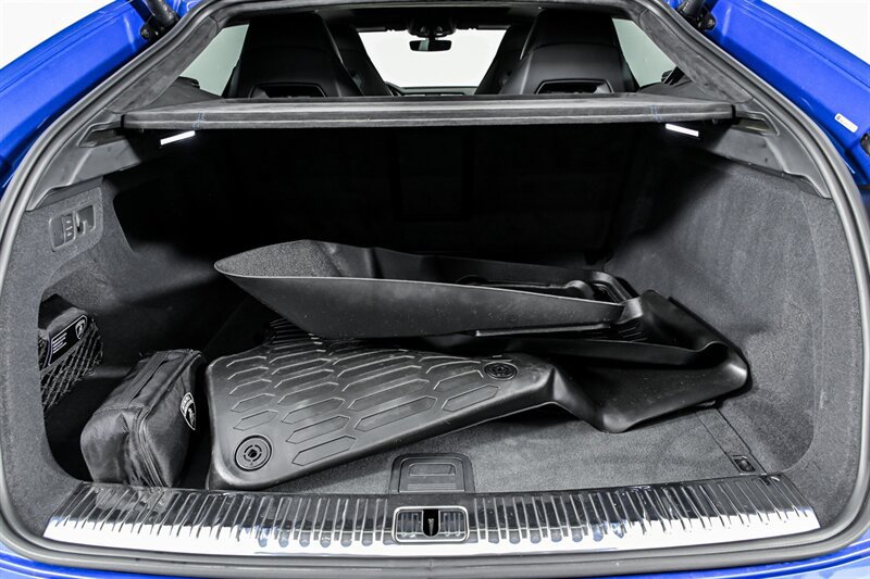 Used 2022 Lamborghini Urus AWD/4WD image 25