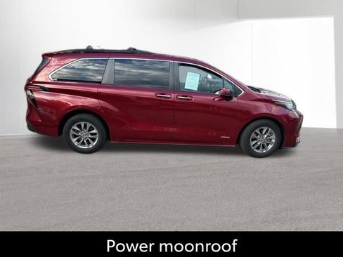 Used 2021 Toyota Sienna XLE w/ XLE Plus Package FWD image 11