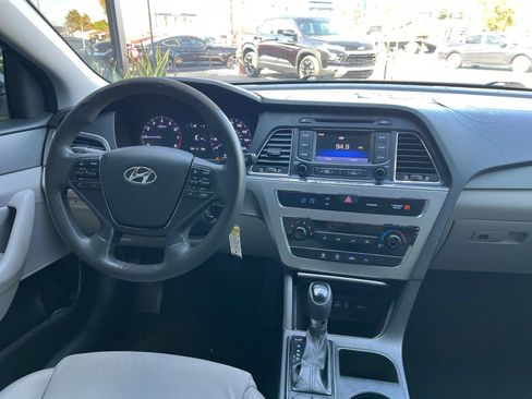 Used 2015 Hyundai Sonata SE w/ Option Group 09 FWD image 16