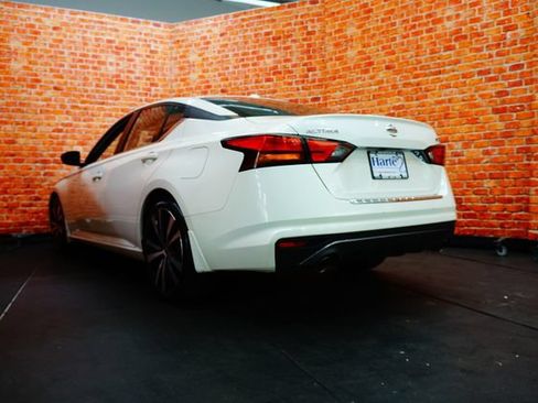 Used 2019 Nissan Altima 2.5 SR FWD image 7
