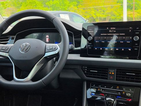 Used 2026 Volkswagen Jetta SE FWD image 57