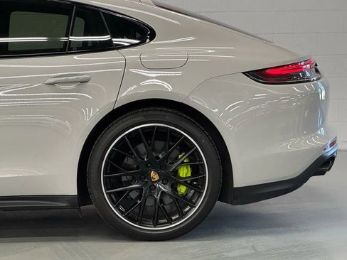 Used 2022 Porsche Panamera 4S w/ Premium Package image 5
