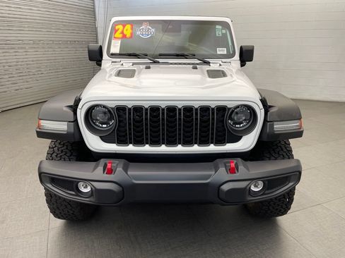 Used 2024 Jeep Wrangler Rubicon w/ Convenience Group AWD/4WD image 3