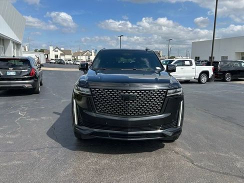 Used 2023 Cadillac Escalade Premium Luxury image 3