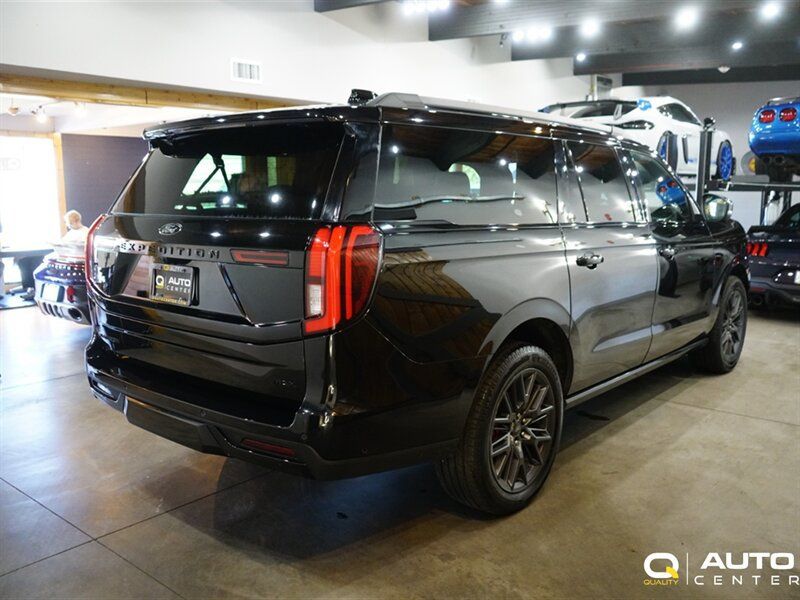 Used 2025 Ford Expedition Max Platinum w/ Stealth Performance Package AWD/4WD image 4