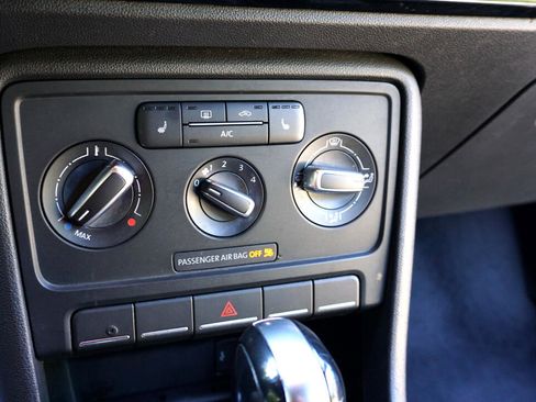 Used 2016 Volkswagen Beetle 1.8T image 17