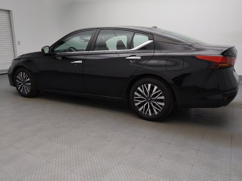 Used 2024 Nissan Altima 2.5 SV image 3