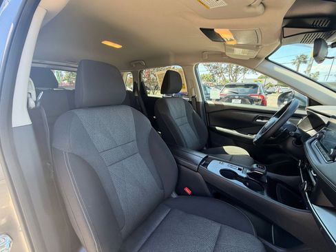 Used 2025 Nissan Rogue SV FWD image 38