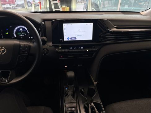 Used 2025 Toyota Camry LE image 20