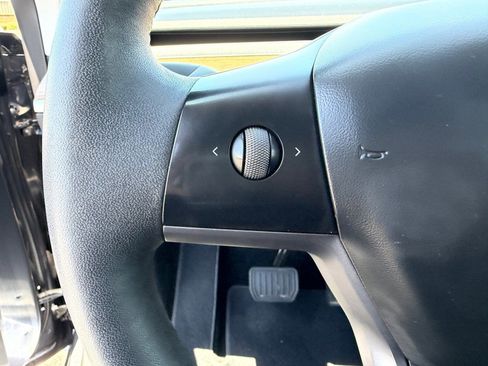 Used 2023 Tesla Model Y Long Range AWD/4WD image 18