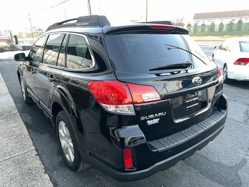 Used 2010 Subaru Outback 2.5i Limited w/ Popular Equipment Group 1B image 4