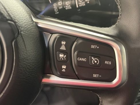 Used 2025 Jeep Wrangler Unlimited Sahara w/ Safety Group AWD/4WD image 18