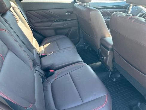 Used 2018 Mitsubishi Outlander SEL AWD/4WD image 24
