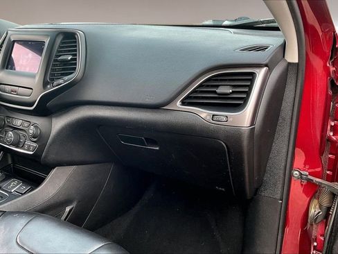 Used 2020 Jeep Cherokee Latitude Plus w/ Comfort/Convenience Group image 16