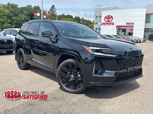 Used 2026 Toyota RAV4 XSE w/ Weather Package AWD/4WD image 1
