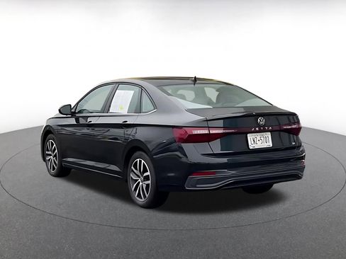 Used 2025 Volkswagen Jetta SE image 12