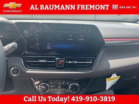 Used 2025 Chevrolet TrailBlazer RS w/ Convenience Package AWD/4WD image 18