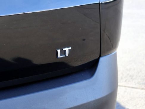 Used 2023 Chevrolet Traverse LT image 15