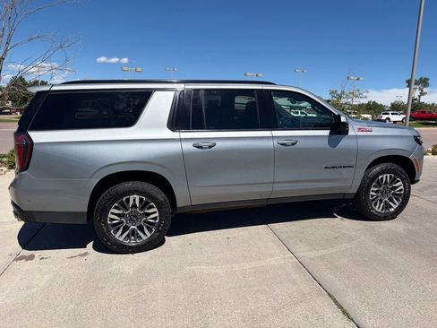 Used 2025 Chevrolet Suburban Z71 AWD/4WD image 12