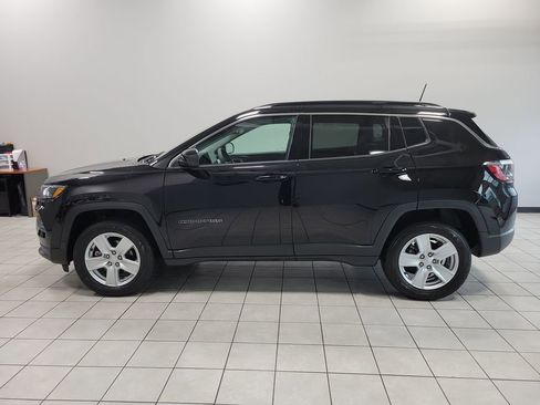 Certified 2022 Jeep Compass Latitude w/ Sun and Sound Group AWD/4WD image 8