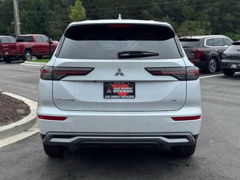 New 2025 Mitsubishi Outlander SE image 9