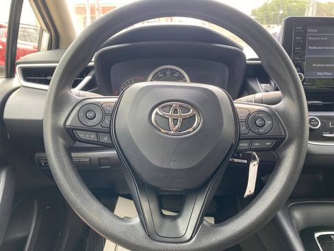 Used 2022 Toyota Corolla LE FWD image 29