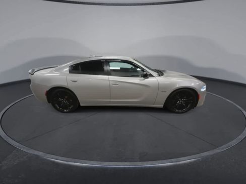 Used 2017 Dodge Charger R/T w/ Blacktop Package RWD image 9