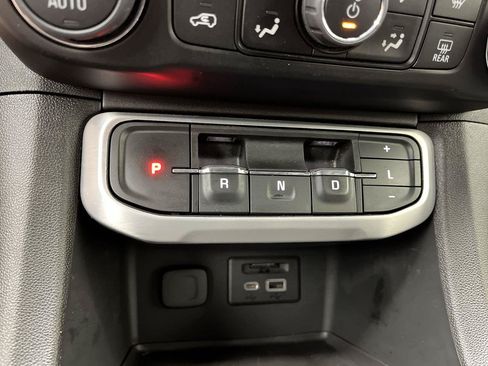 Certified 2023 GMC Acadia SLT AWD/4WD image 31