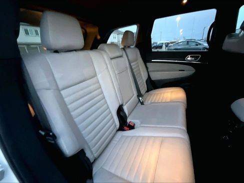 Used 2018 Jeep Grand Cherokee Limited image 19