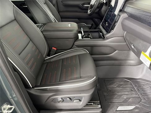 New 2026 GMC Yukon AT4 Ultimate AWD/4WD image 11
