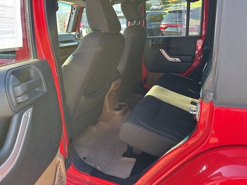 Used 2015 Jeep Wrangler Unlimited Sahara image 10