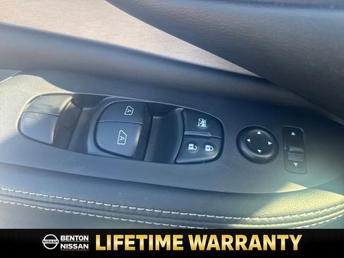 Certified 2024 Nissan Murano SV w/ SV Midnight Edition Package image 11