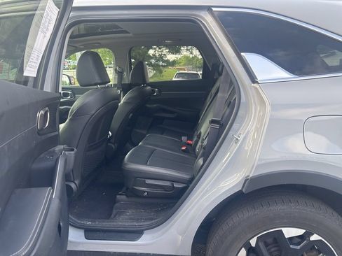Used 2024 Kia Sorento S w/ Panoramic Sunroof Package AWD/4WD image 8