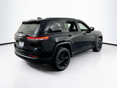 Used 2023 Jeep Grand Cherokee Limited w/ Black Appearance Package image 5
