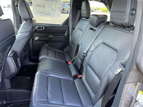 Used 2025 Ford Bronco Big Bend w/ Black Diamond Package image 11