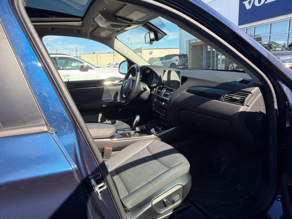 Used 2017 BMW X3 xDrive28i AWD/4WD image 2