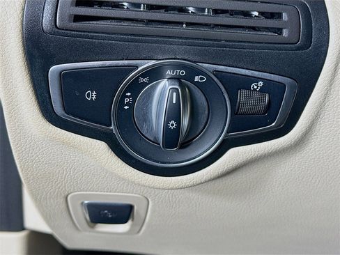 Used 2022 Mercedes-Benz GLC 300 4MATIC image 18