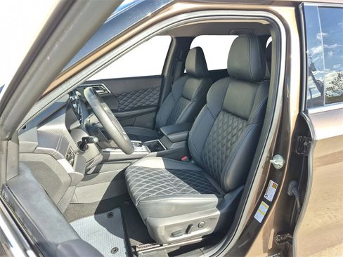 Used 2024 Mitsubishi Outlander SEL image 16