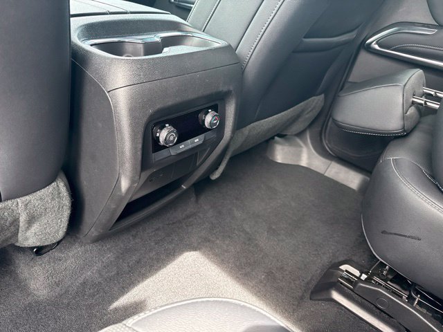 Used 2026 Chevrolet Traverse LT FWD image 19