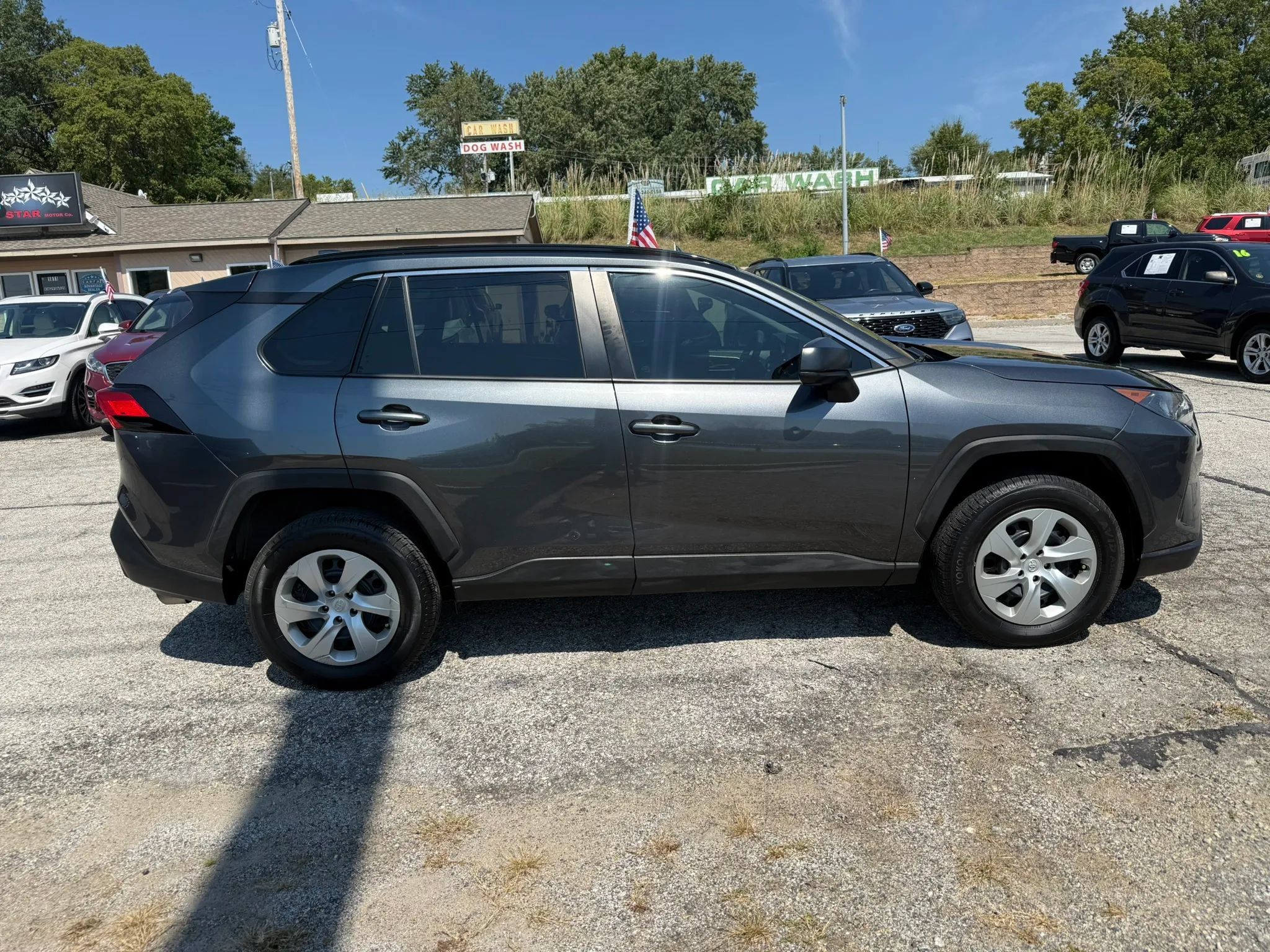 Used 2020 Toyota RAV4 LE FWD image 2